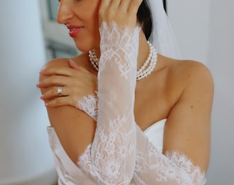 Ivory Chantilly Lace Bridal Sleeves: Detachable Fingerless Wedding Gloves