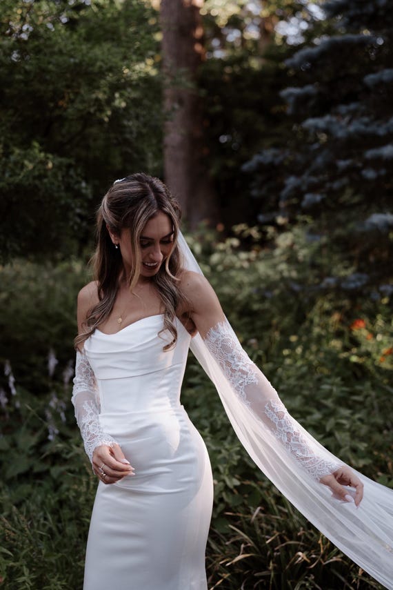 Ivory Chantilly Lace Bridal Sleeves: Detachable Fingerless Wedding Gloves
