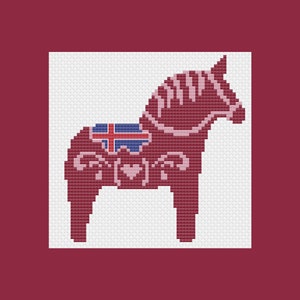 Dalapferd mit isländischer Flagge Kreuzstichmuster