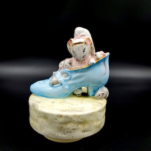 Caja de música Schmid pintada a mano de Beatrix Potter, 1978, La anciana que vivía en un zapato