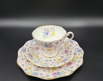 Vintage EB Foley Pink V2181 Teetasse Untertasse und Teller Rosa W Blumen & Gold