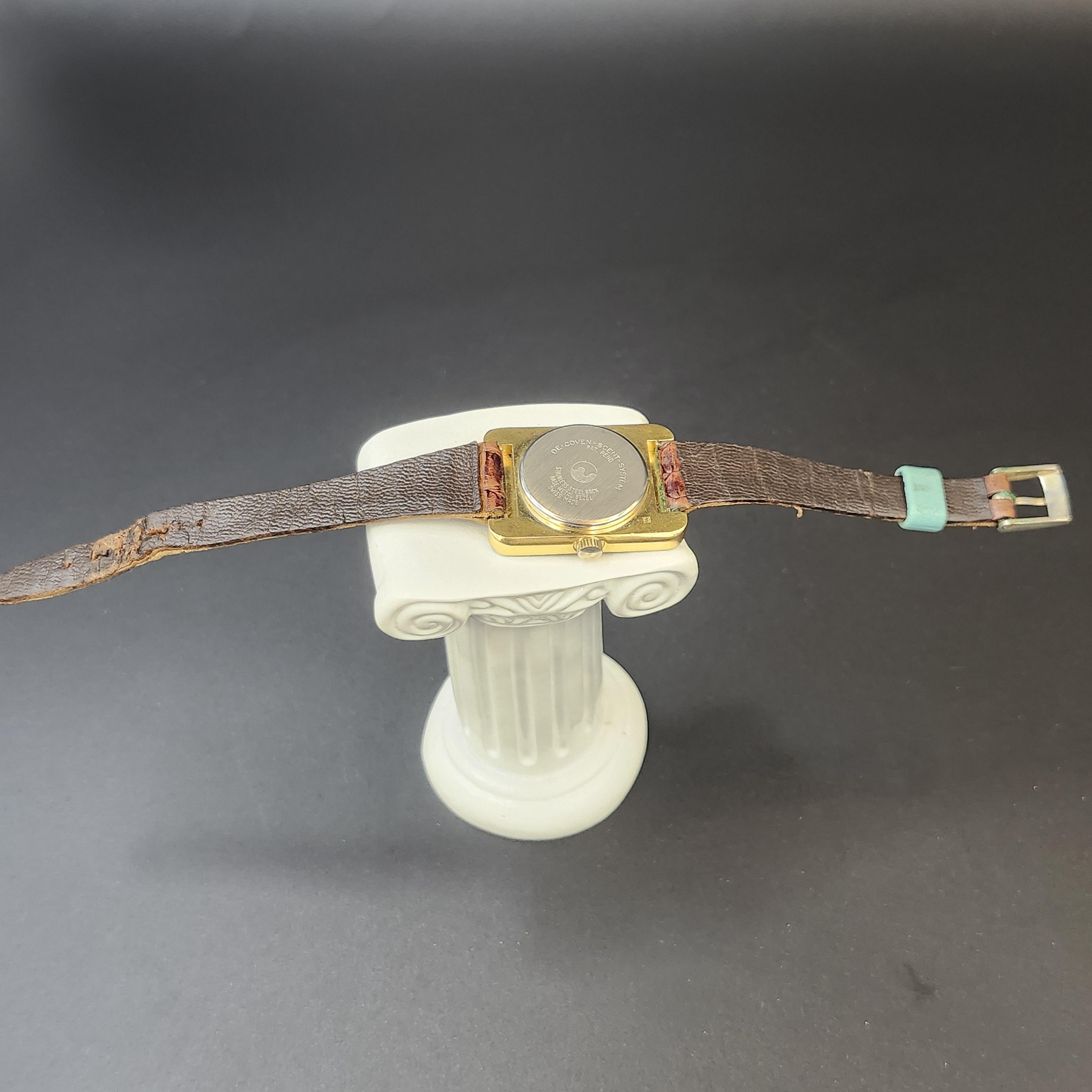 Vintage De-coven Geneve Swiss 17 Jewels Scent System Ladies Wind 