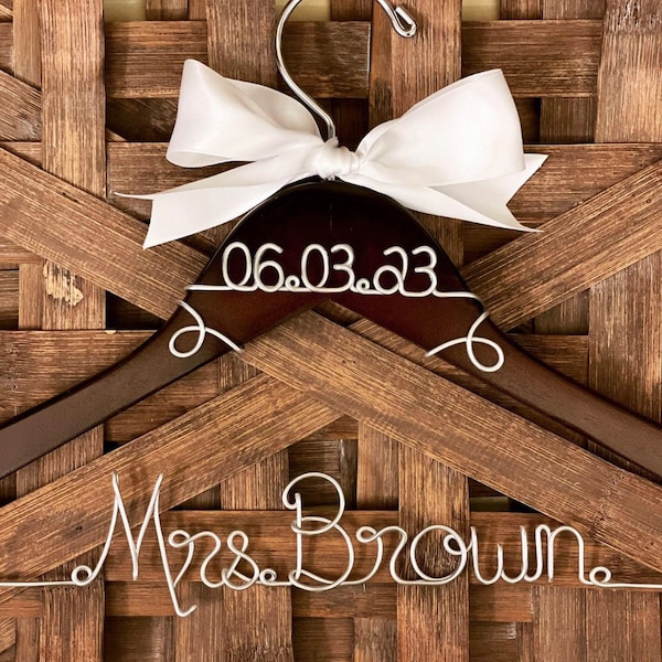 Wedding Hanger with Date, Wedding Hanger, Custom Bride Hanger, Personalized Gift, Mrs Hanger, Bridal Shower, Name Hanger, Engagement Gift