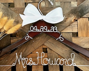 Wedding Hanger with Date, Wedding Hanger, Custom Bride Hanger, Personalized Gift, Mrs Hanger, Bridal Shower, Name Hanger, Engagement Gift