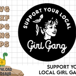 Puede incluir: Diseño gráfico en blanco y negro con el texto "Support Your Local Girl Gang" en un círculo. Una ilustración estilizada de una mujer con una coleta está dentro del círculo.