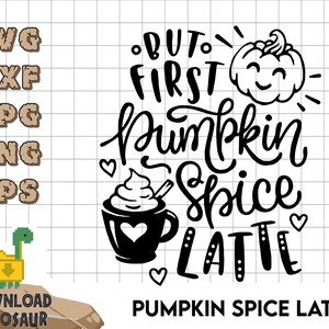 Peut inclure: Design graphique noir et blanc avec le texte "But First Pumpkin Spice Latte" et une citrouille avec un visage souriant.