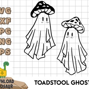 Può includere: Due fantasmi di cartoni animati in bianco e nero con cappelli a fungo. I fantasmi hanno facce carine e indossano lenzuola bianche. Il testo "TOADSTOOL GHOSTS" è sotto i fantasmi.