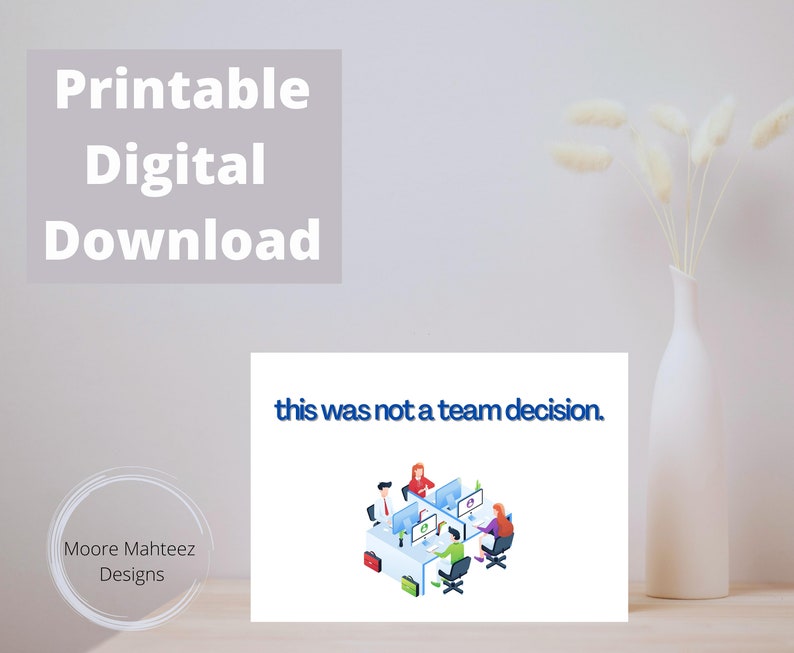 Op de afbeelding: Printbare digitale download met de tekst "this was not a team decision." De afbeelding bevat een illustratie van een team dat aan computers werkt. De woorden "Printable Digital Download" staan ook in de afbeelding.