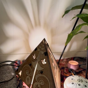 Prisma Wealth Goddess Table Lamp |Table Lantern|Sunset Shadow Displaying Lamp|Yoga Studios Home Office Lamp|Spiritual  Sculpture Light|
