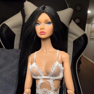 Zwarte superlange fantasie Saran-pruik voor Poppy Parker, Integrity Toys FR Fashion Royalty 12" poppenhaar 1/6 past op hoofden van 9,5-10 cm 3,75"