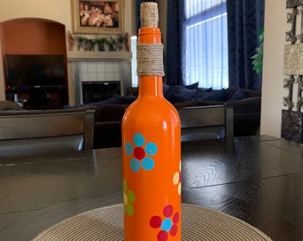 Jarrón de cristal pintado a mano, botella de vino naranja con flores multicolores. Navidad, Día de la Madre, Cumpleaños, Regalo para ella, Centro de mesa
