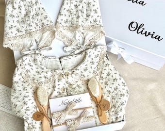 Personalized Twin Baby Girls Gift, Twin girls gift, Twin gift box, Twin gift floral, Twin shower gift, Gift for twins, Newborn twin gift set