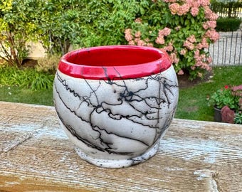 Handmade horse hair pot with red rim