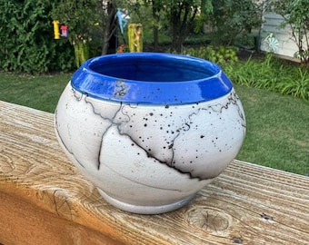 Handmade horse hair pot with blue rim