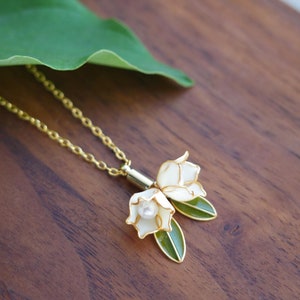 Resin Lily of Valley Necklace, Pendant Necklace, Nature Necklace, White flower Necklace, Lilly of Valley Jewelry, Gift for her