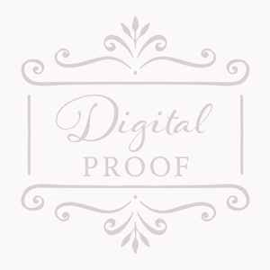 以下が含まれることがあります： 「Digital PROOF」の文字が筆記体で書かれた、薄いグレーの長方形のデザイン。テキストは、花柄とスクロール要素のある装飾フレーム内にあります。