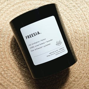 Luxury Handpoured Coconut Wax Candle in Elegant Black Glass – Eco-Friendly, Long-Lasting Scented Candle for Home Decor, Gifts, Relaxation