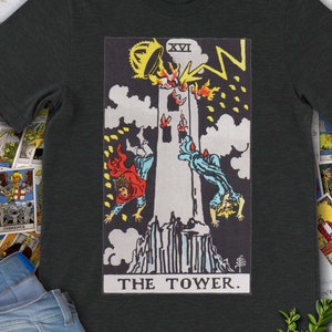 Camiseta con la carta del Tarot original de la Torre Vintage dibujada a mano de Rider Waite Deck.