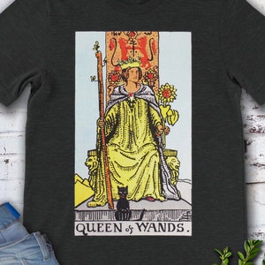 Camiseta con carta del Tarot vintage Reina de Bastos, original, dibujada a mano, de Rider Waite Deck.