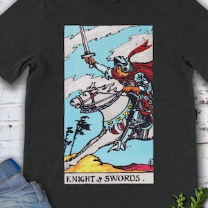 Vintage Tarotkaart Knight of Swords - origineel handgetekende Rider Waite Deck-T-shirt.