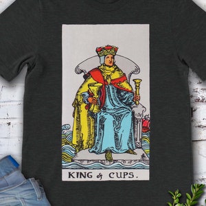 Camiseta con carta del Tarot vintage Rey de Copas: la baraja original de Rider Waite dibujada a mano.