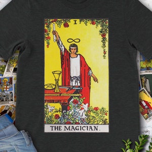 Carte de tarot vintage magicien T-shirt de pont d'attente cavalier dessiné à la main original.