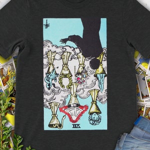 Seven of Cups Vintage Reversed Tarot Card: het originele handgetekende Rider Waite Deck-T-shirt.