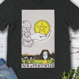Carta del Tarot vintage As de Oros o Pentáculos: camiseta original de Rider Waite Deck dibujada a mano.