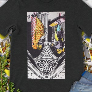 Drie munten of pentakels Vintage omgekeerde tarotkaart - handgetekende origineel Rider Waite Deck-T-shirt.