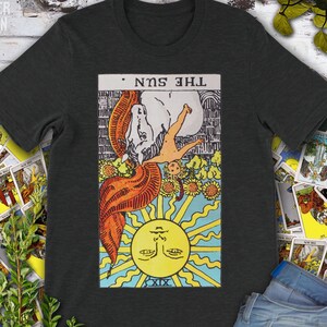 The Sun Vintage Reversed Tarot Card, origineel handgetekende Rider Waite Deck-T-shirt.