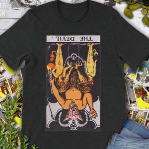 The Devil Vintage Reversed Tarot Card origineel handgetekende Rider Waite Deck T-shirt.