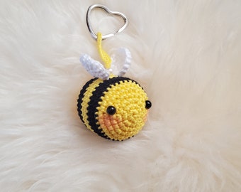 Amigurumi Biene Hummel gehäkelt Schlüsselanhänger Taschenbaumler Glücksbringer Geschenk Handarbeit