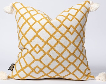 Housse de coussin géométrique bohème avec pompons, jaune moutarde et housse de coussin à pompons blancs