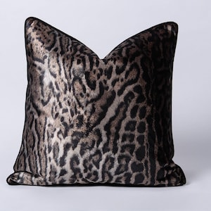 Luxury Leopard Velvet Pillow Cover,Leopard Print Velvet Cushion Cover,Velvet Pillow Cover, Animal Pattern Pillow, Mom Gift Decorative Pillow