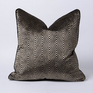 Luxury Herringbone Velvet Pillow Cover: Gold-Black Woven Cushion