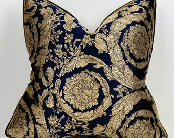 Funda de almohada de terciopelo azul real de lujo con detalles dorados