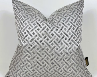Funda de almohada de lujo con diseño geométrico: Cojín decorativo gris plateado