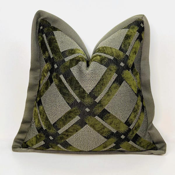 Housse de coussin en chenille tissée : coussin géométrique vert huile
