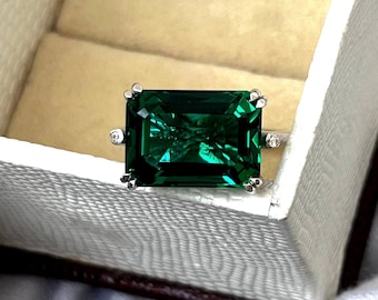 Groene smaragdgroene ring, antieke smaragdgroene verlovingsring, ring met drie stenen, rechthoekige ring in smaragdvorm, 14k gouden trouwring, cadeau voor haar.