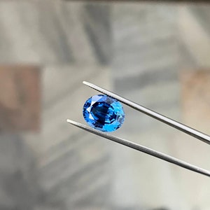 In het lab gemaakte Ceylonblauwe saffier, ovaal geslepen, gefacetteerde saffier, losse edelsteen, uitstekende fabricage, blauwe saffier voor het maken van sieraden afbeelding 3