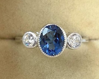 Anello vintage con tanzanite, gioielli pregiati con tanzanite, anello con tanzanite a taglio ovale incastonata a castone, anello in argento con tanzanite, fede nuziale, anello di fidanzamento