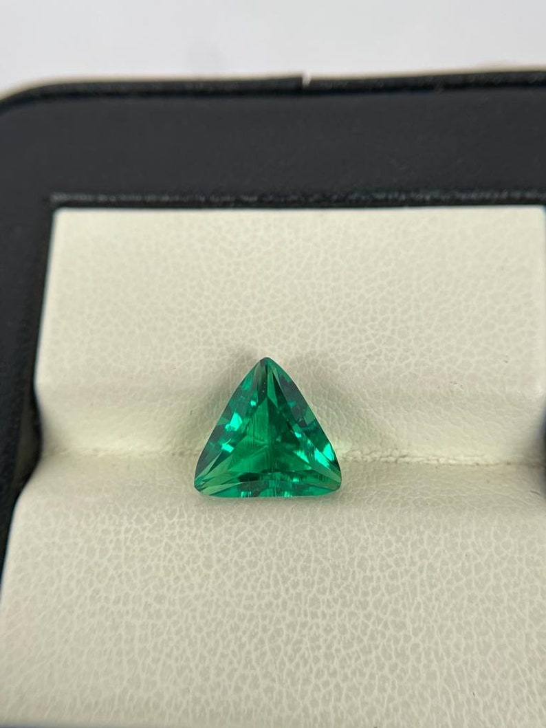 Green Emerald Trillion Cut, Faceted Green Emerald, Top Quality, Lab ...