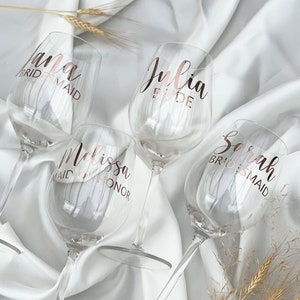 Personalized wine glasses - The perfect gift for your bridesmaids, maid of honor and mother of the bride at weddings and JGAs