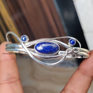 Bracelet-jonc en lapis-lazuli, bracelet de créateur, argent sterling 925, jonc jonc, bijoux faits main, cadeau pour elle, cadeau d'action de grâces, bracelet jonc délicat.