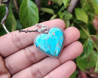 Ciondolo da donna a forma di cuore in turchese Mohave Kingman: gioiello minimalista in argento sterling 925.