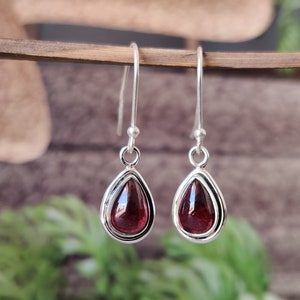 Röda granatörhängen: Handgjorda 925 sterlingsilver