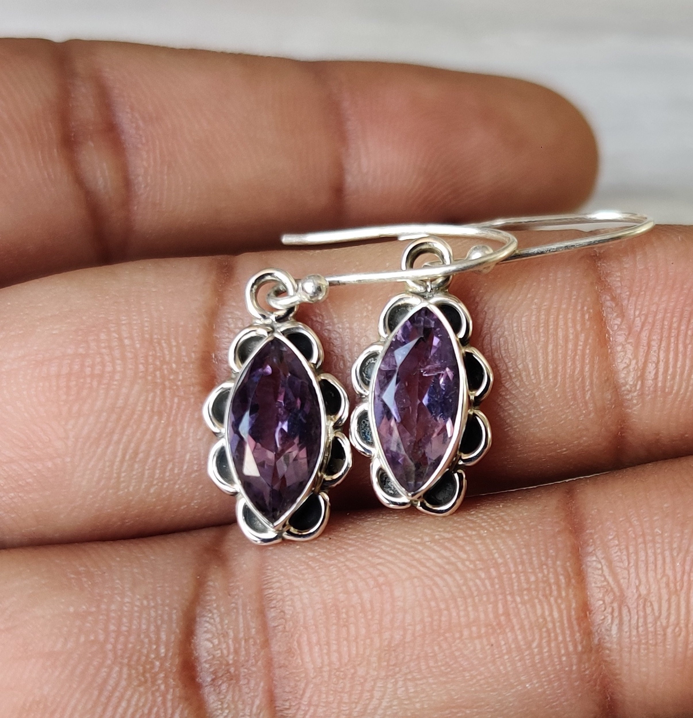 Orecchini in argento sterling con ametista marquise
