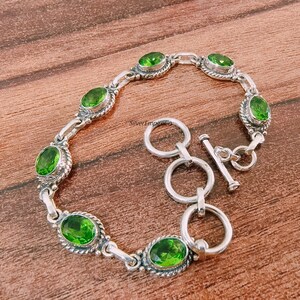 Pulsera de peridoto ovalado hecha a mano: joyería glamurosa de plata de ley 925