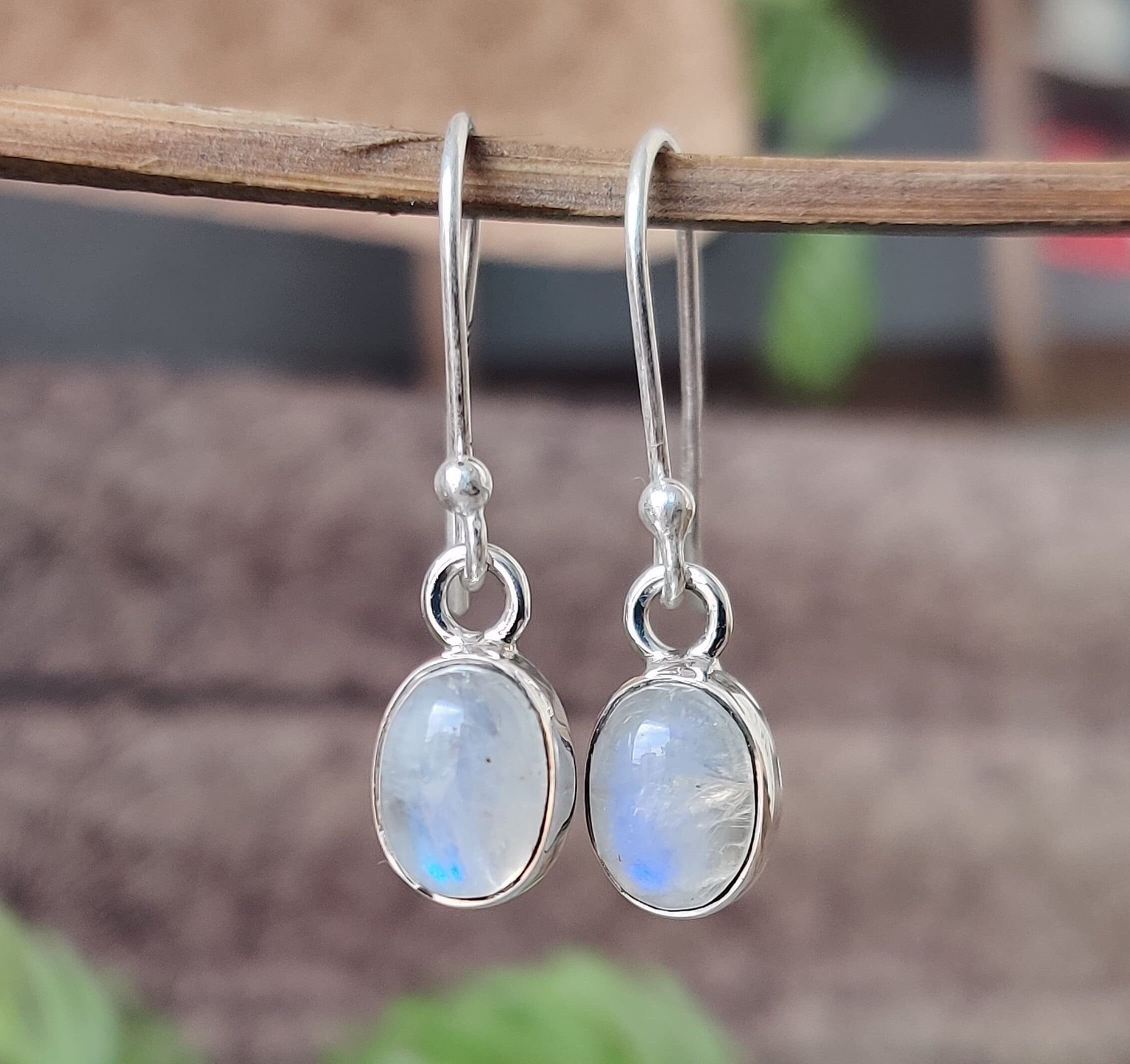 925 Sterling Silber Mondstein Creolen Ohrhänger – Runde Blaue Edelsteine, Nickel-frei, Handmade Schmuckgeschenk 925 Sterling Silber Mondstein Creolen Ohrhänger – Runde Blaue Edelsteine, Nickel-frei, Handmade Schmuckgeschenk