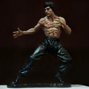 Escultura artesanal de Bruce Lee